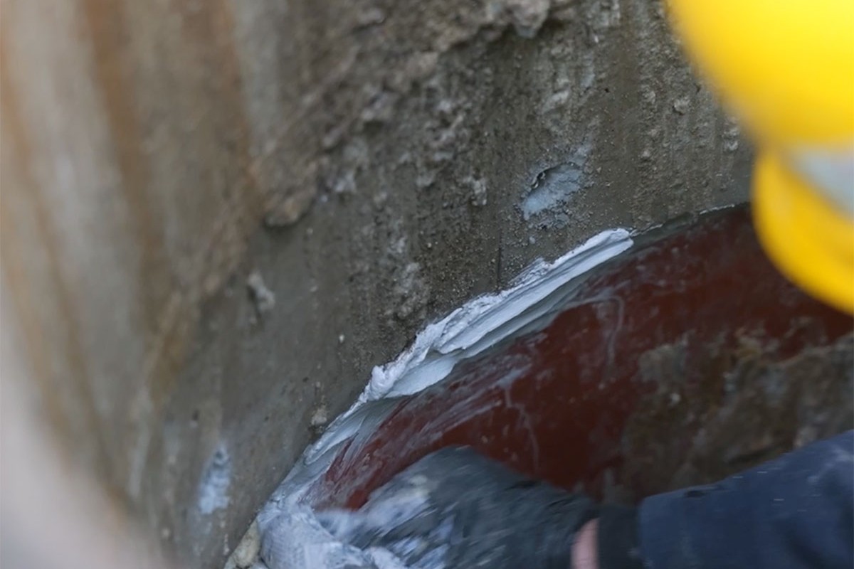 Waterdicht maken van lekkende rioolputten of inspectieputten