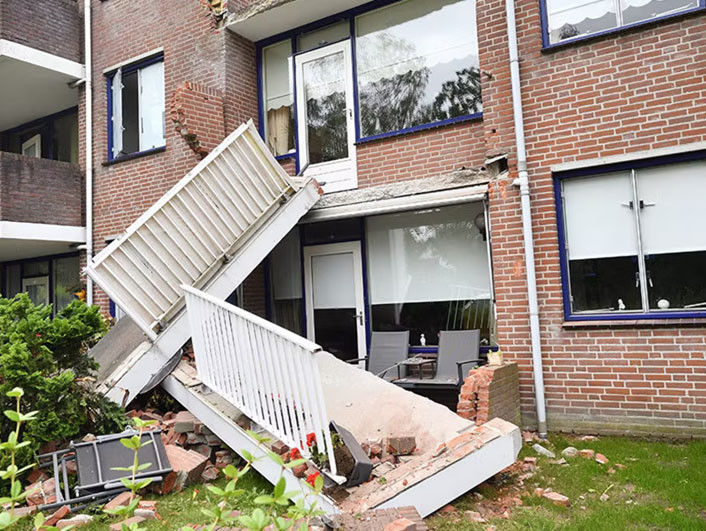 Balkon instorting door slecht onderhoud